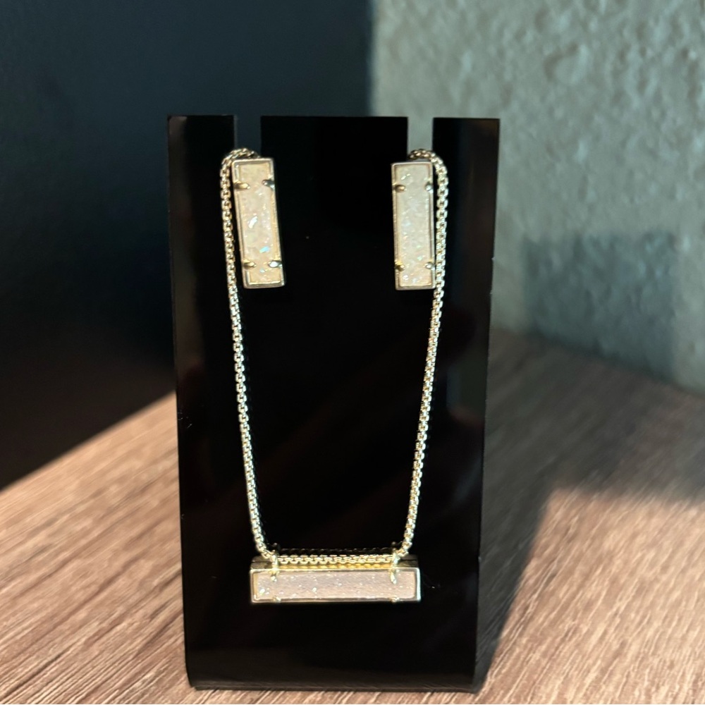 Kendra Scott Leonor necklace and earrings set.